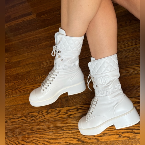 SOLD!!!Chanel white leather quilted combat 2021 collection lace up boots 35 - Picture 17 of 17